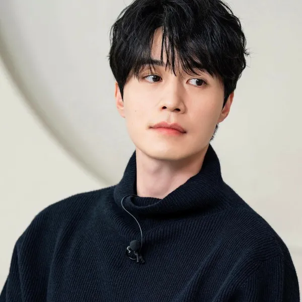 Popular photo full of fans’ love for Lee Dongwook