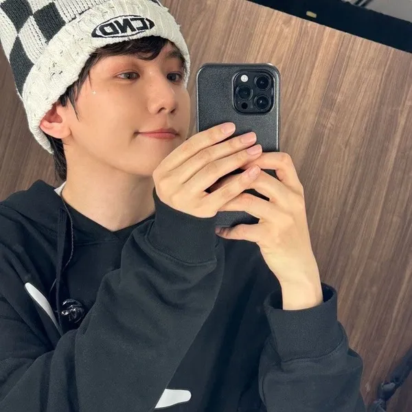 Popular photo full of fans’ love for Baekhyun