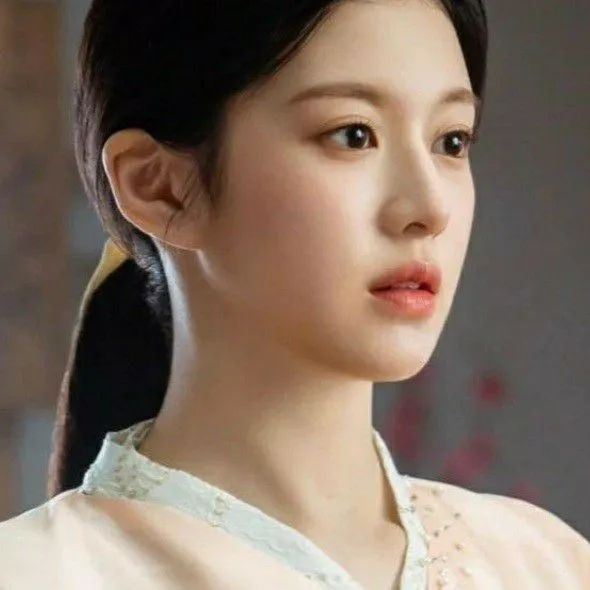 Popular photo full of fans’ love for Go Younjung