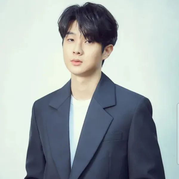 The most loved look of Choi Wooshik today