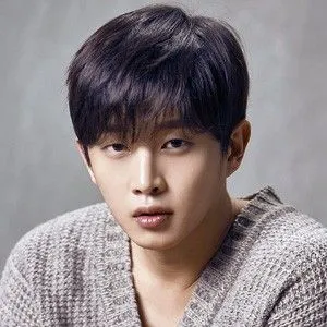 Popular photo full of fans’ love for Kim Minsuk