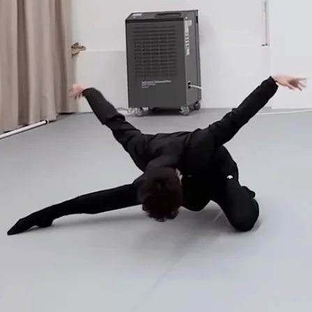 Popular photo full of fans’ love for Shin Minkwon