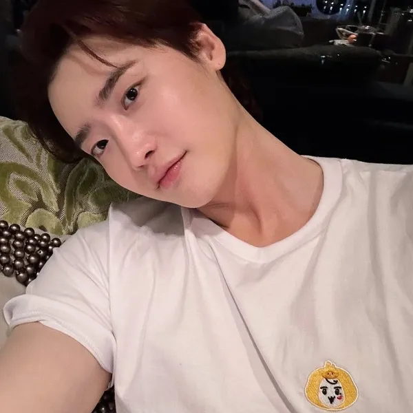 The most loved look of Lee Jongsuk today