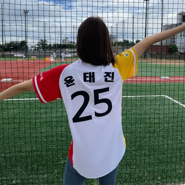 Popular photo full of fans’ love for Yun Taejin