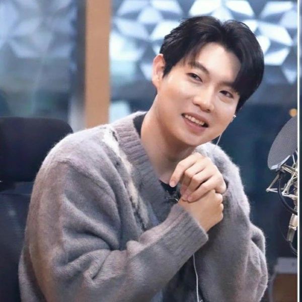 The most loved look of Son Taejin today