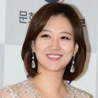 Popular photo full of fans’ love for Jang Yoonjeong