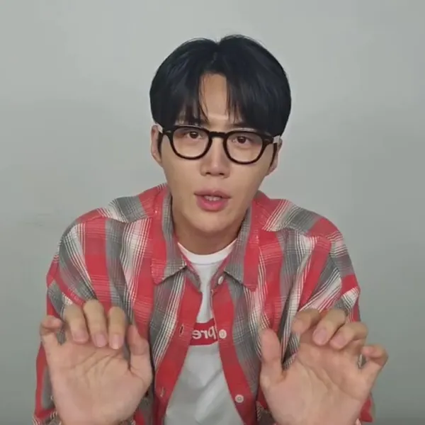 Representative photo of Kim Seonho showing their charm