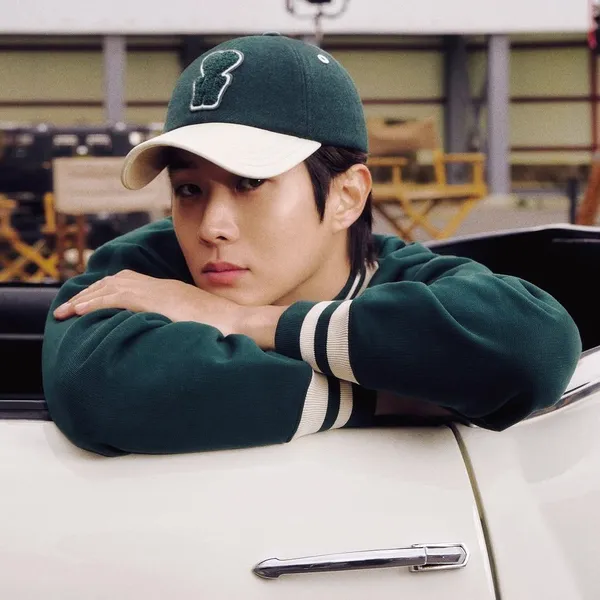 Popular photo full of fans’ love for Choi Wooshik