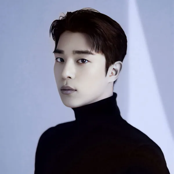 Foto populer Lee Chanhyeong yang penuh cinta dari penggemar
