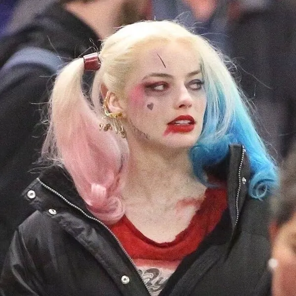 Popular photo full of fans’ love for Margot Robbie