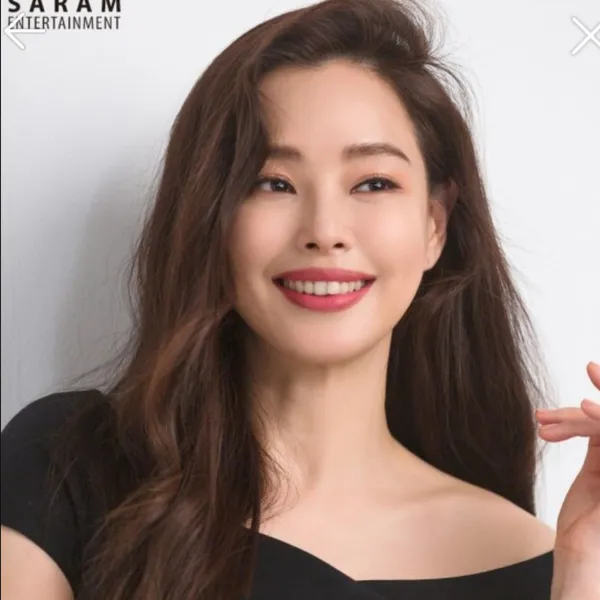 充滿粉絲愛的李荷妮人氣照片