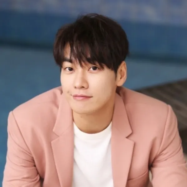 The most loved look of Kim Youngkwang today