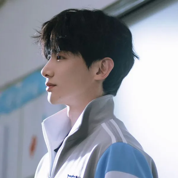 Popular photo full of fans’ love for Bai Jingting