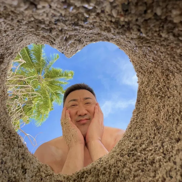 Popular photo full of fans’ love for Ma DongSeok