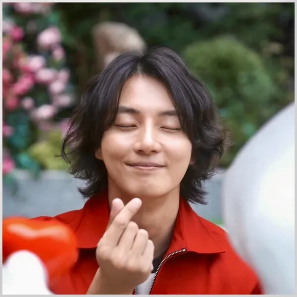 The most loved look of Yoon Shiyoon today