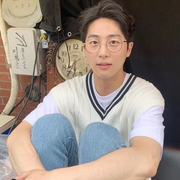 The most loved look of Kim Mujun today