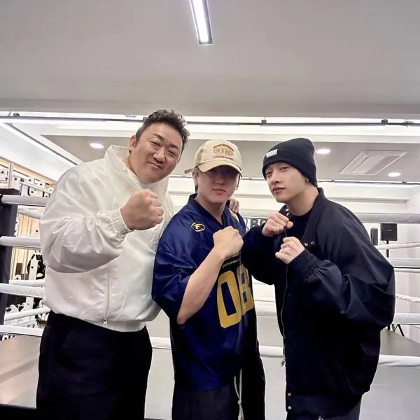 Popular photo full of fans’ love for Ma DongSeok