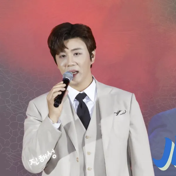 チン・ヘソンへのファンの愛が詰まった人気写真