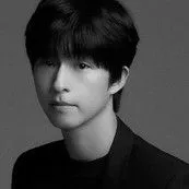 今天最受喜愛的Hong Kyung模樣