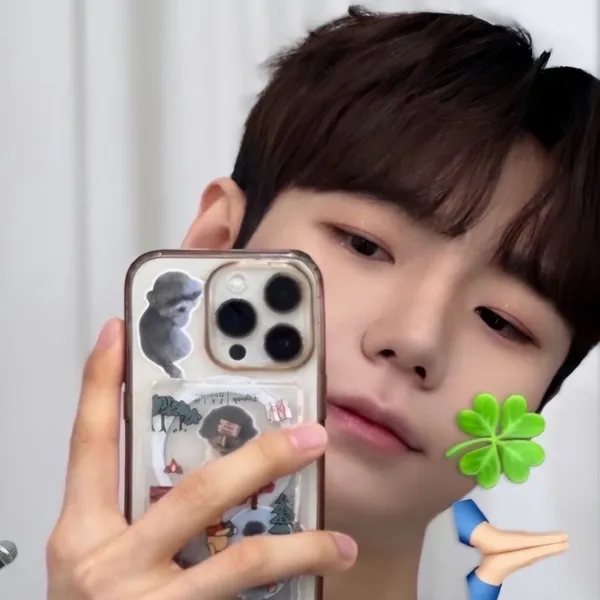 The most loved look of Chris Young today