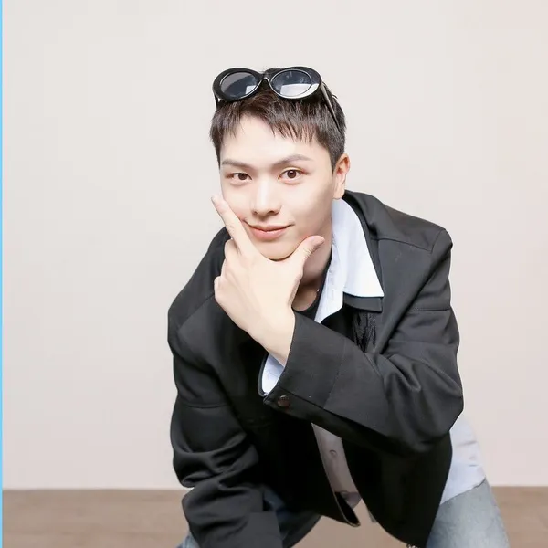 The most loved look of Yook Sungjae today