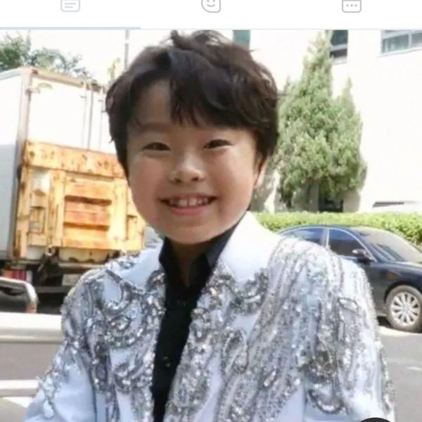 The most loved look of Hwang Minho today