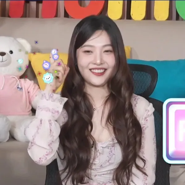 Popular photo full of fans’ love for JOY