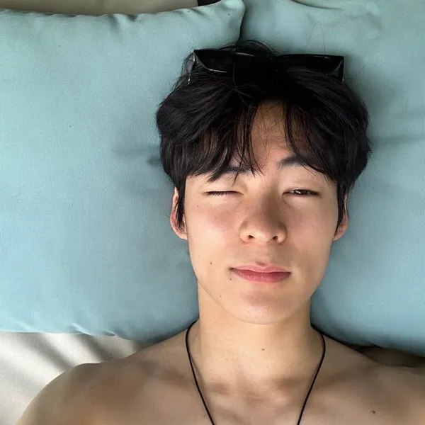 The most loved look of Song Geonhee today
