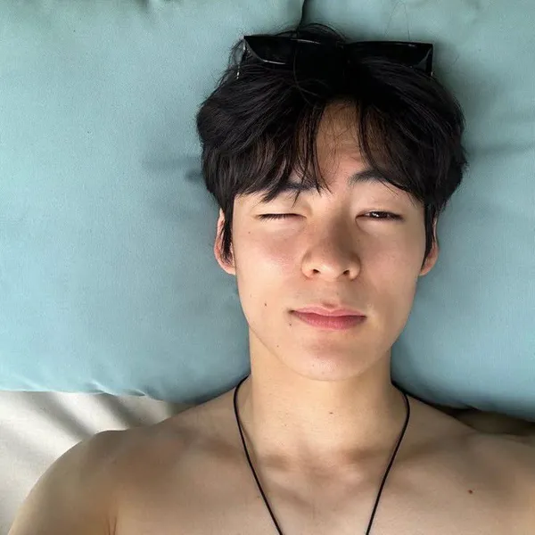 The most loved look of Song Geonhee today