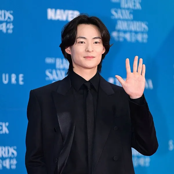 Popular photo full of fans’ love for Song Geonhee