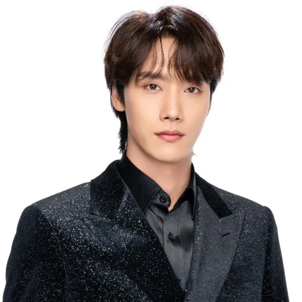 今天最受喜愛的Choi Woojin模樣