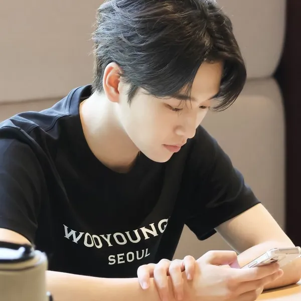 今天最受喜愛的Kim Yoonwoo模樣