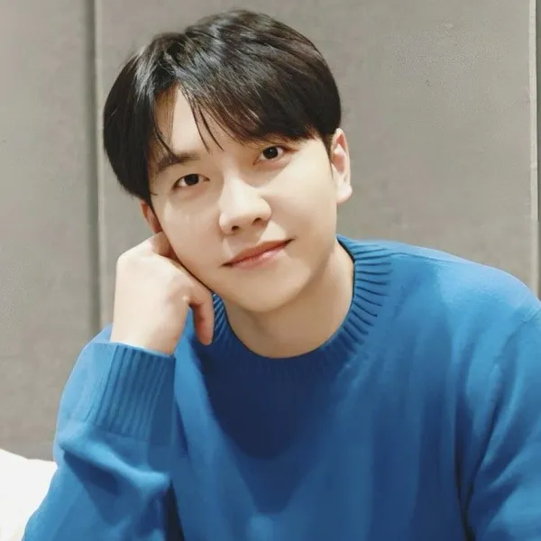 Popular photo full of fans’ love for Lee Seunggi