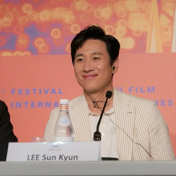 充滿粉絲愛的Lee Sunkyun人氣照片