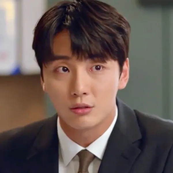 The most loved look of Yoon Shiyoon today