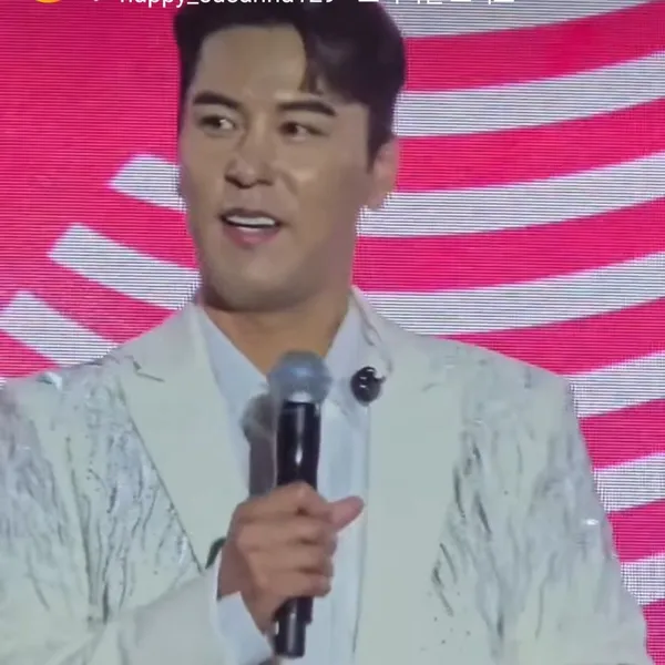 Popular photo full of fans’ love for Jang Minho