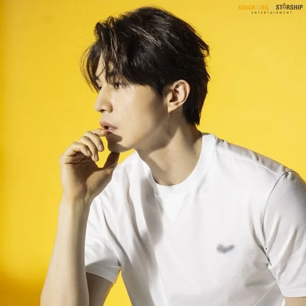 Popular photo full of fans’ love for Lee Dongwook