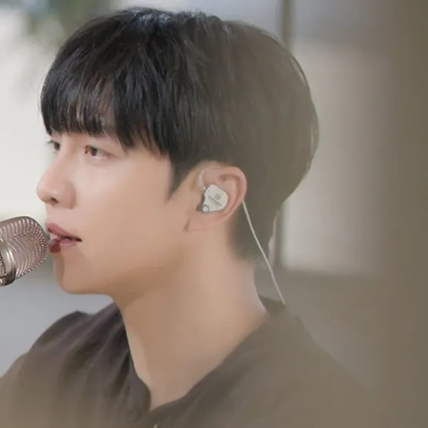 Popular photo full of fans’ love for Lee Seunggi