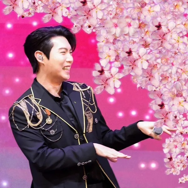 Popular photo full of fans’ love for Son Taejin