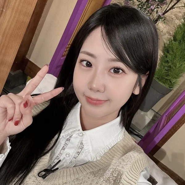 The most loved look of Kang Hyeyeon today