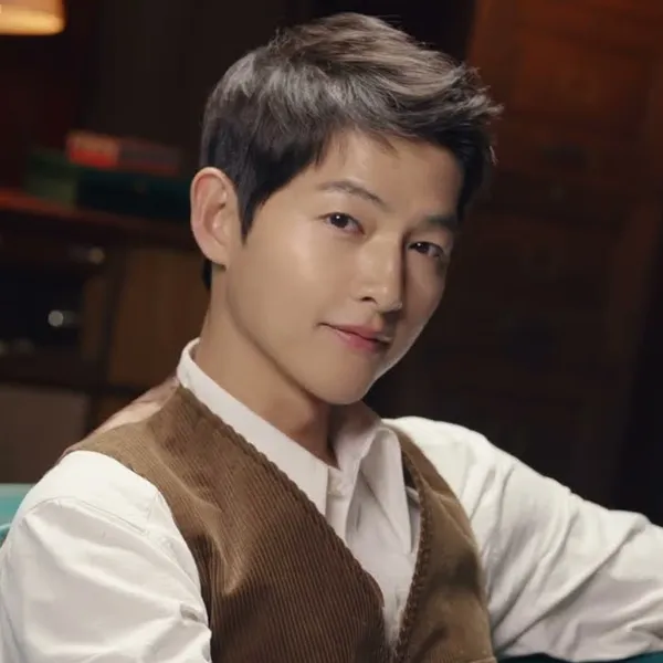 The most loved look of Song Joongki today