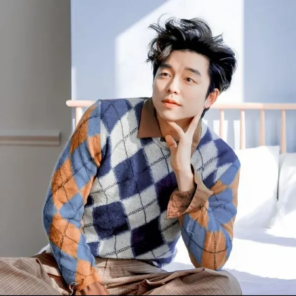 Foto populer Gong Yoo yang penuh cinta dari penggemar