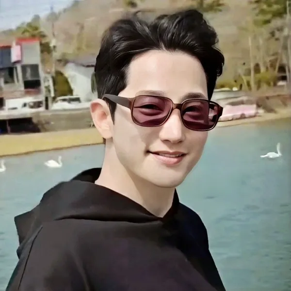 The most loved look of Park Sihoo today