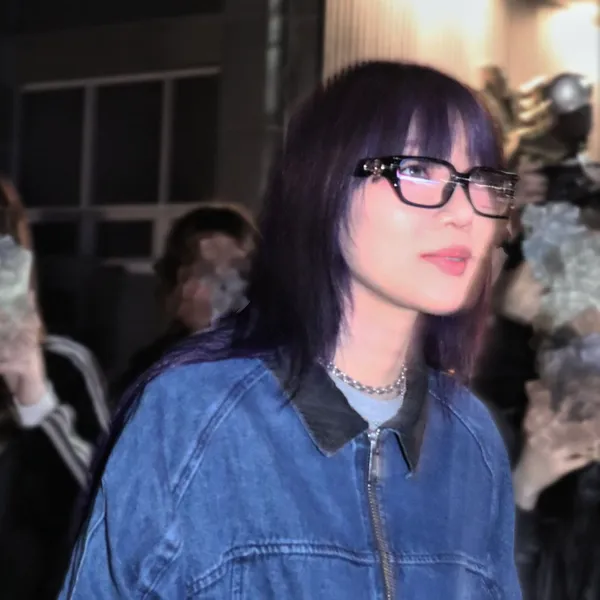 Popular photo full of fans’ love for BADA