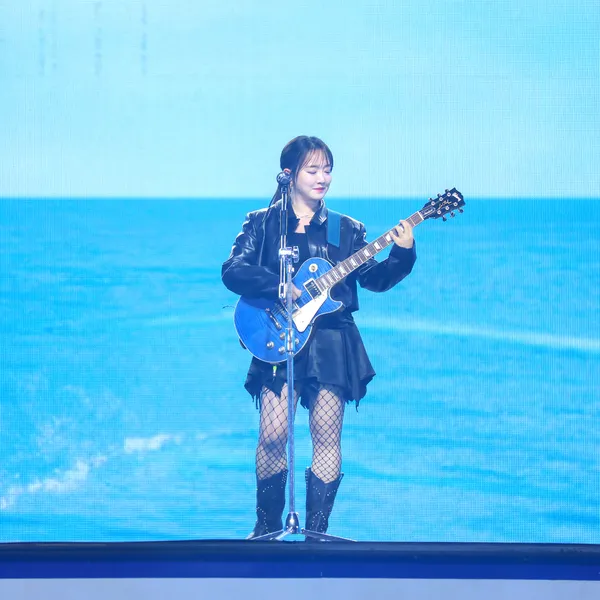 Popular photo full of fans’ love for Younha