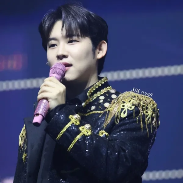 The most loved look of Jinuk today