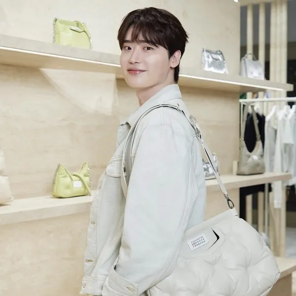 The most loved look of Lee Jongsuk today