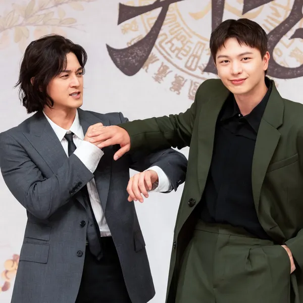 Popular photo full of fans’ love for Yook Sungjae