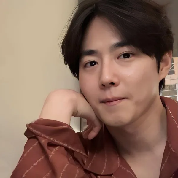 Popular photo full of fans’ love for Suho