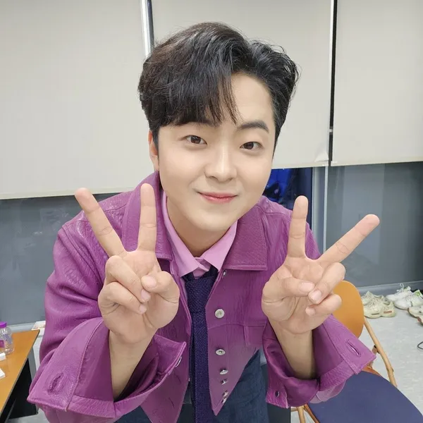 Popular photo full of fans’ love for Park Minsu